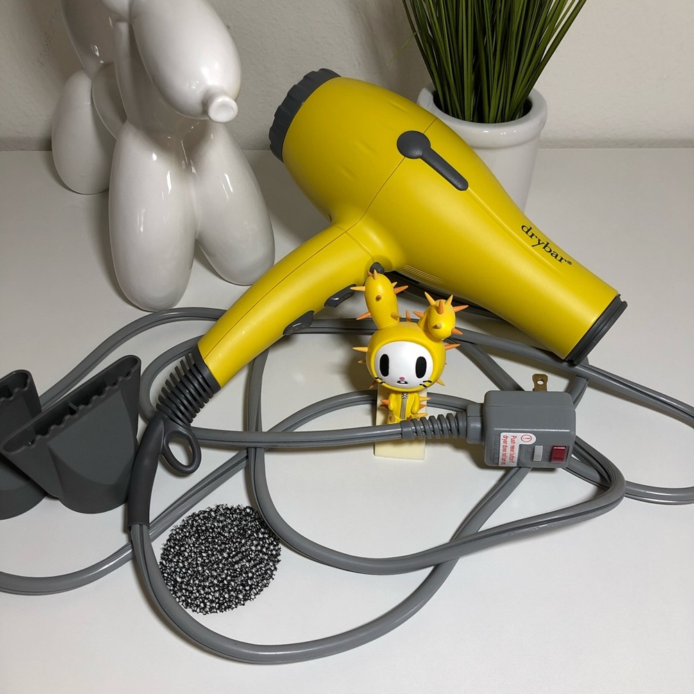 🎉FLASH SALE🎉 EUC Drybar buttercup hair dryer.